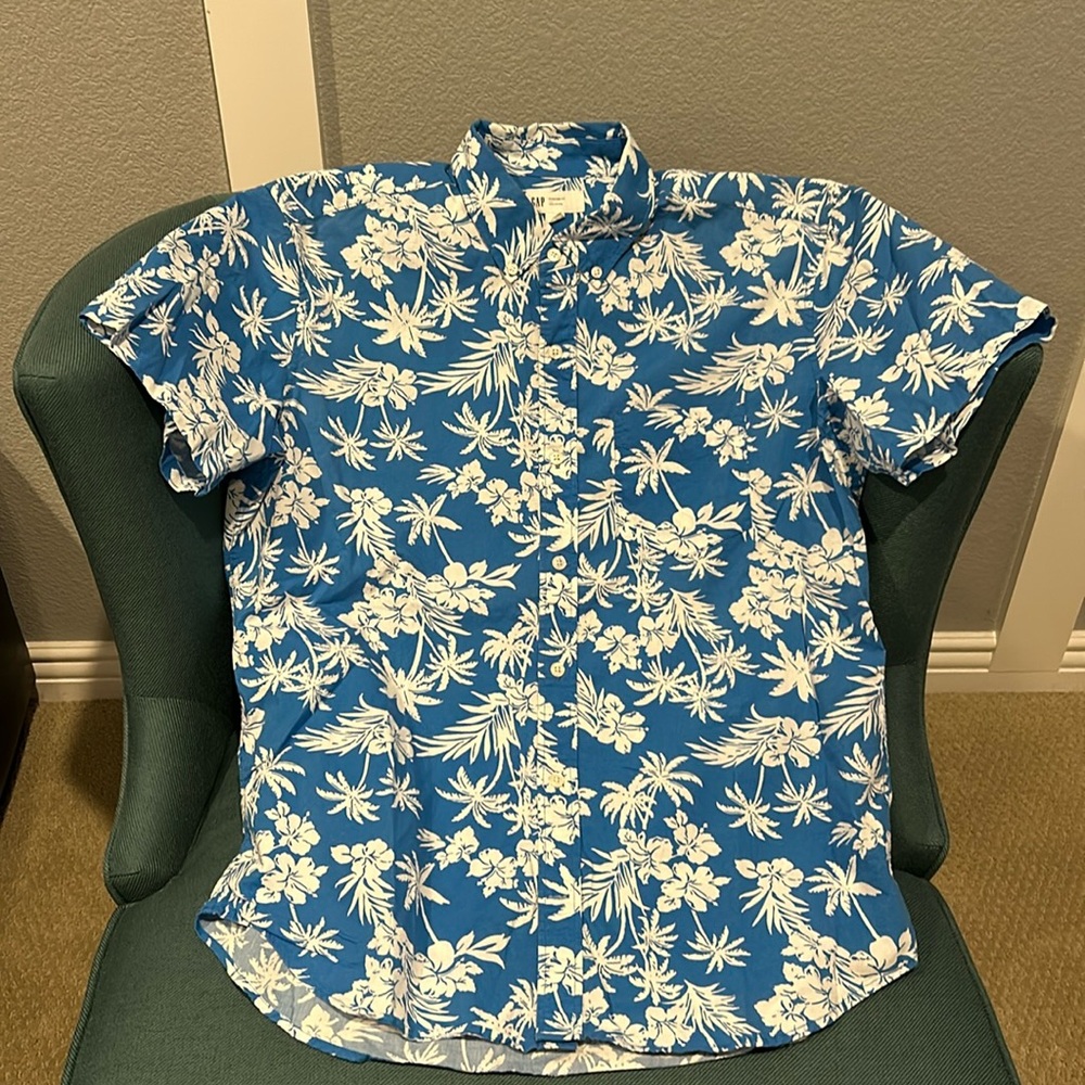 Men’s Gap Standard fit button down shirt